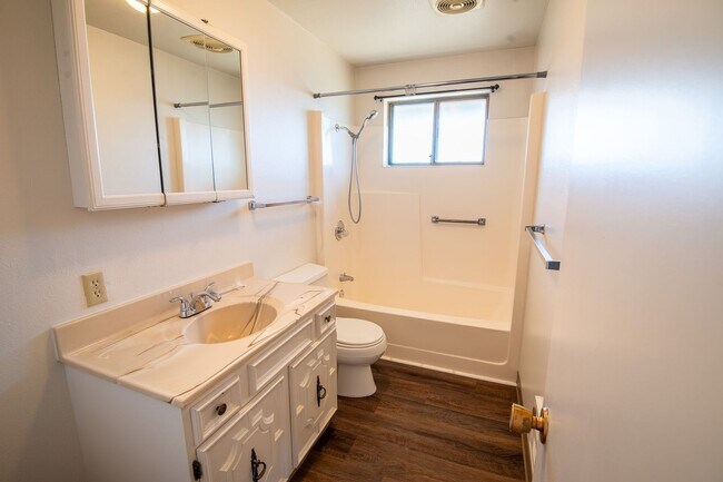 Building Photo - Fern Court Duplex