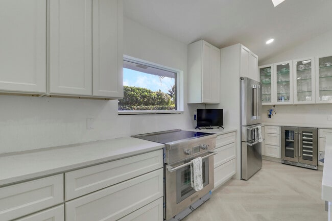 Building Photo - 13760 Sand Crane Dr