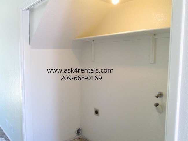 Building Photo - 200 Northwoods Ave