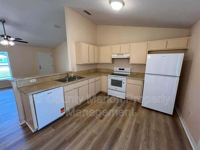 Building Photo - 520 Marion Oaks Ln