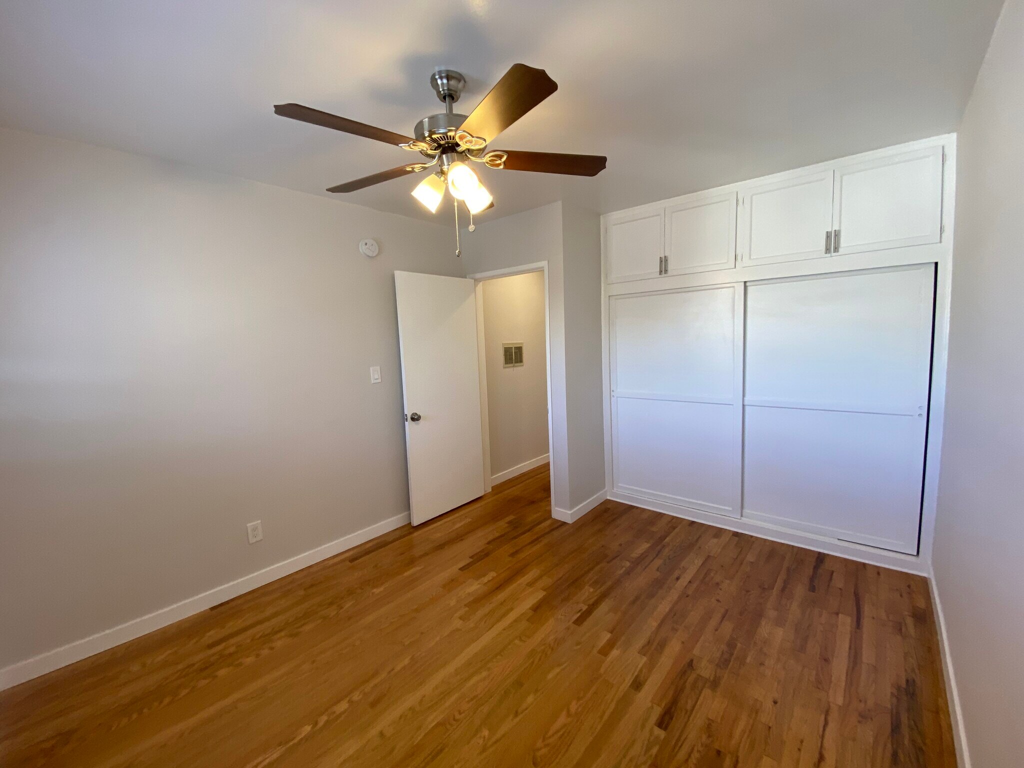 Building Photo - 12641 Vanowen St