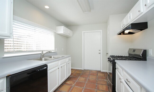 Building Photo - 13303 Hampton Falls Dr