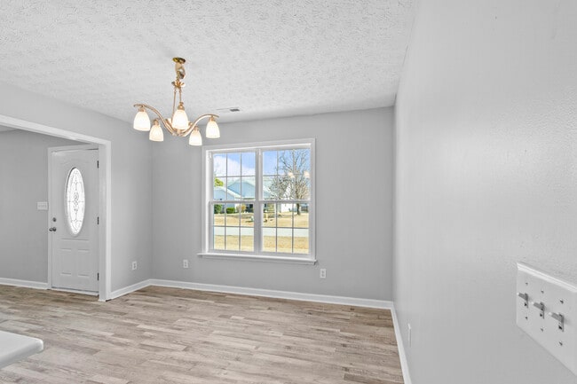 Building Photo - 107 Luke Ct