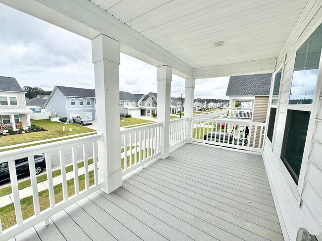 Building Photo - 5 Bedroom, 3.5 Bath Home!