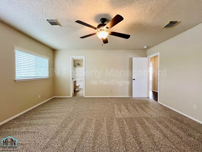 Building Photo - 6106 Secret Shores