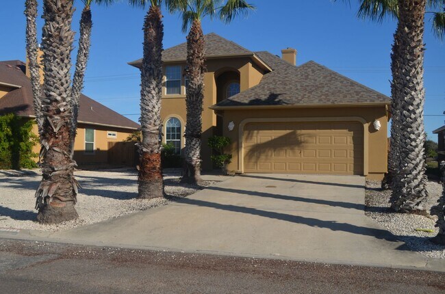 Building Photo - YOUR COASTAL PARADISE AWAITS!
