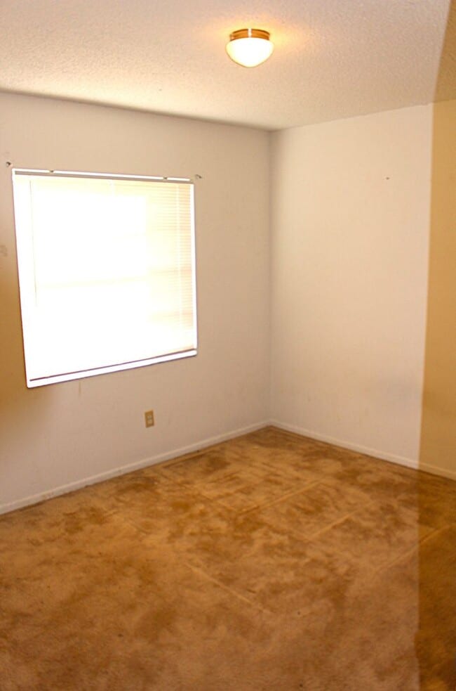 Building Photo - Home in the Goldenrod Area for rent.