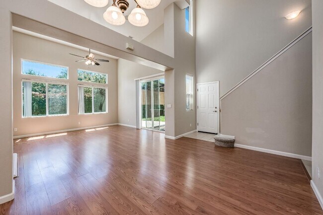 Building Photo - Beautifully Updated North Clovis 3/2.5