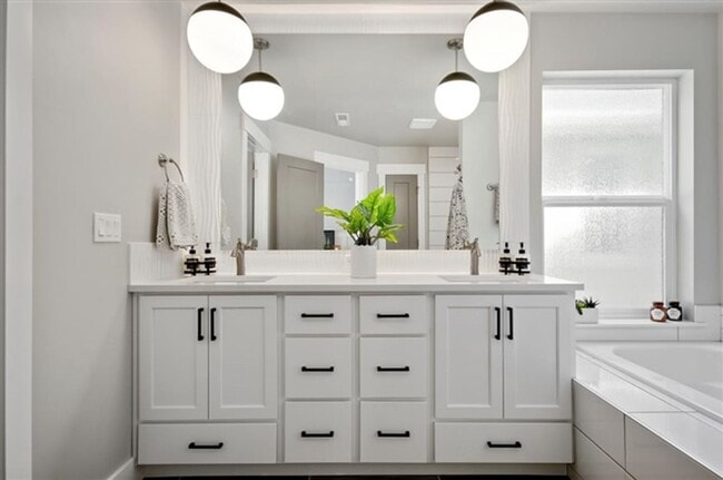 Building Photo - BRAND NEW HOME!!  4 Bedrooms, 3 Baths, Large Open Floor Plan!  Perfect Location, Must See!