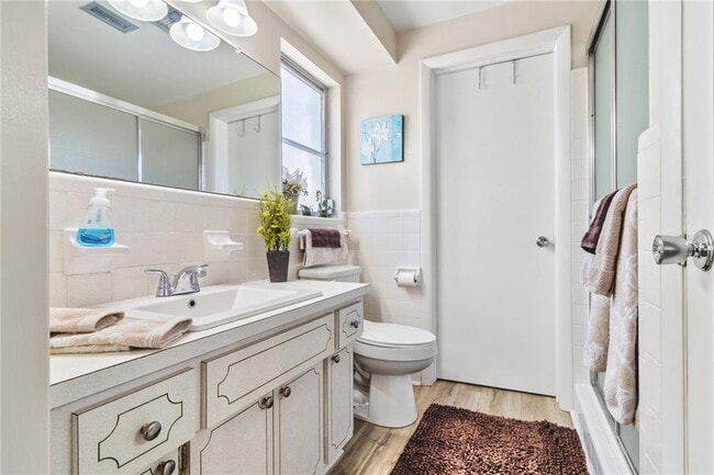 Building Photo - 501 Milwaukee Ave