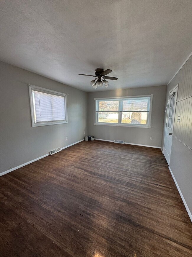 Building Photo - 3 bd 1ba charming home in Hudson IA for rent