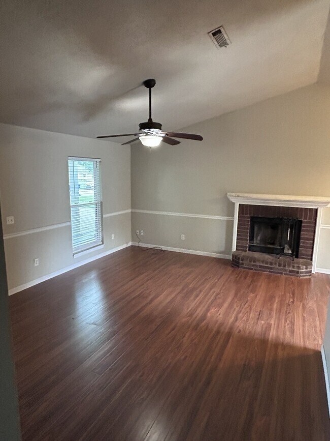 Building Photo - 515 Del Cir
