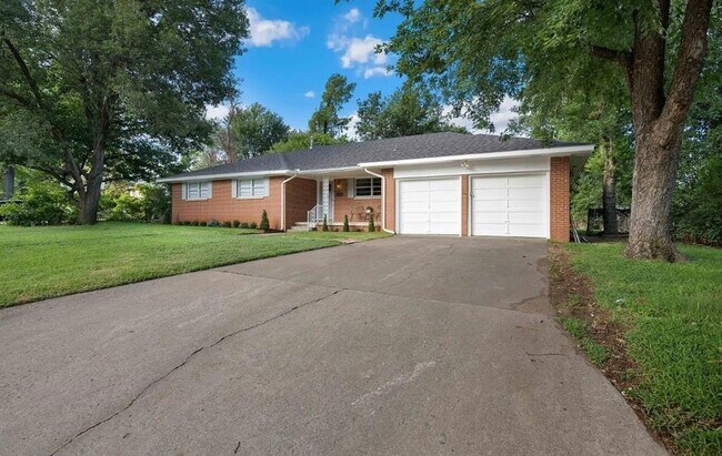 Building Photo - 1230 Avondale Dr