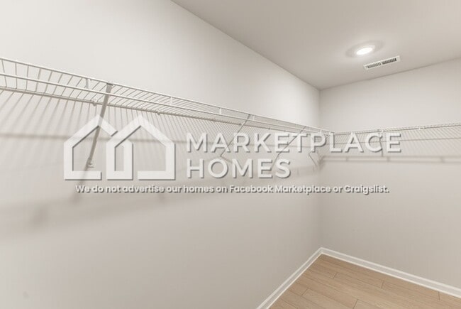 Building Photo - 212 Stockyard Cir