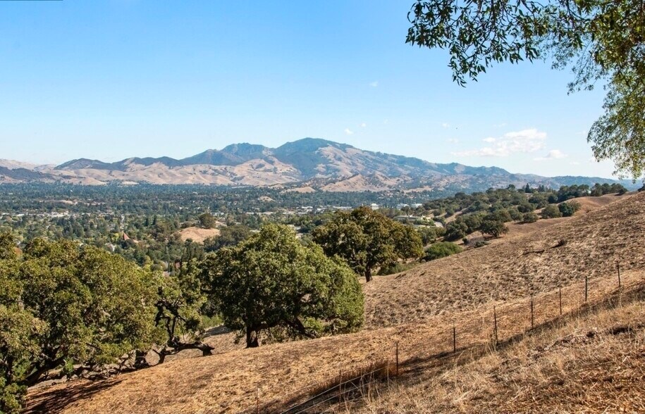 Building Photo - 1935 Everidge Ct