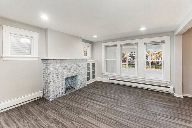 living room - 428 N Center St