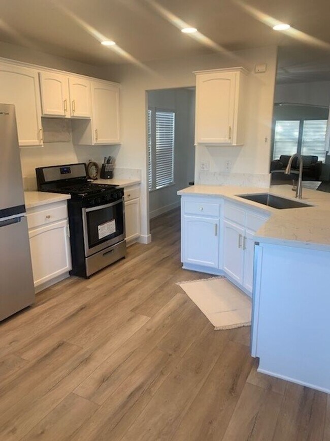 Building Photo - 16378 Arnold Ave