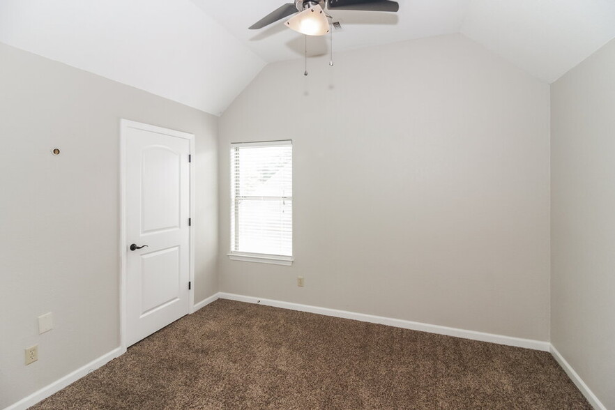 Building Photo - 450 Green Willow Cove