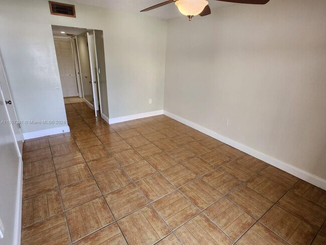 Building Photo - 995 SW 84th Ave