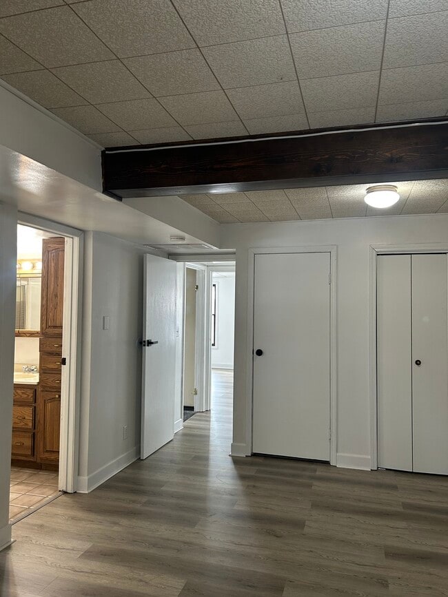 Building Photo - 101 Oakwood Dr