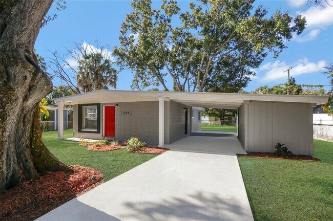 Building Photo - 1325 Windsor Way