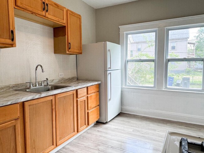 Building Photo - 2778 E 120th St