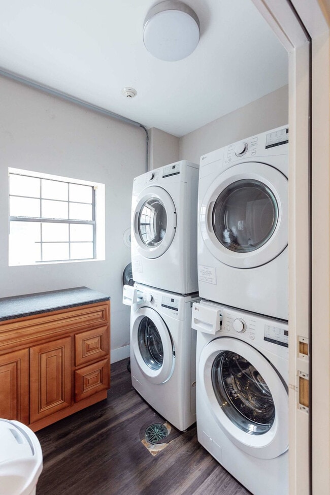 Building Photo - 202 E Main St