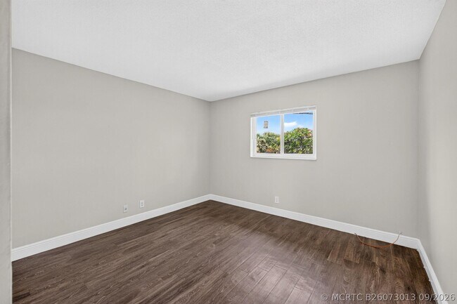 Building Photo - 1007 PROSPECT 205