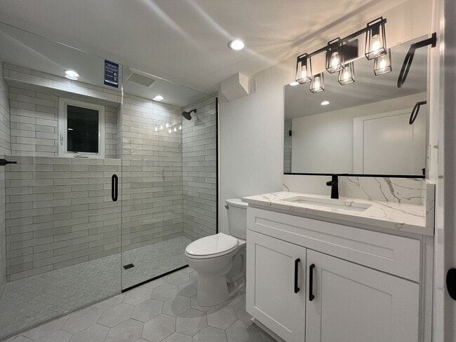 Building Photo - Large NW Portland Home Near Shops & Restaurants with Finished Basement & Bay Windows