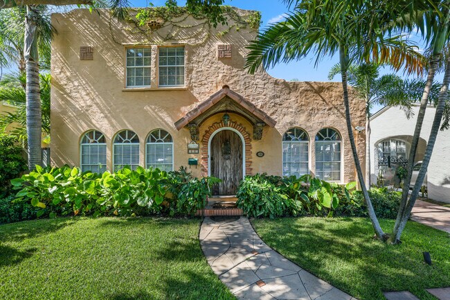 Building Photo - 325 Greymon Dr