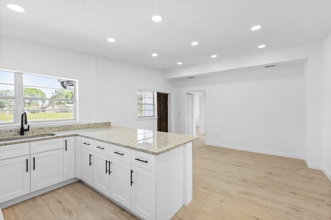 Building Photo - 1412 Crooms Ave