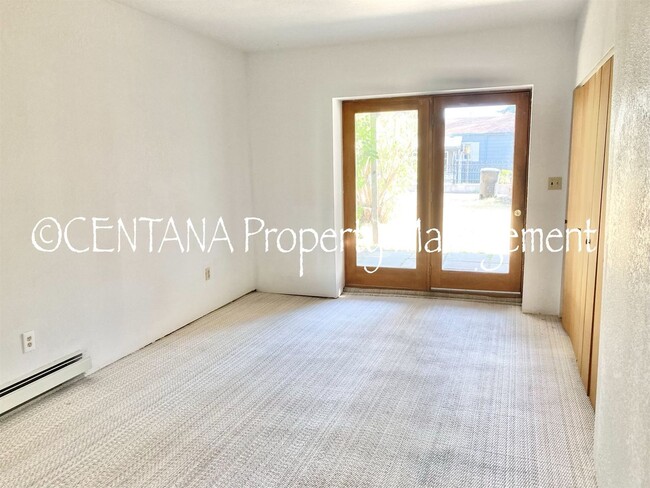 Building Photo - Large home with a huge yard on the West si...