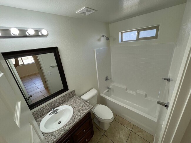 Building Photo - 7500 E Horseshoe Ln