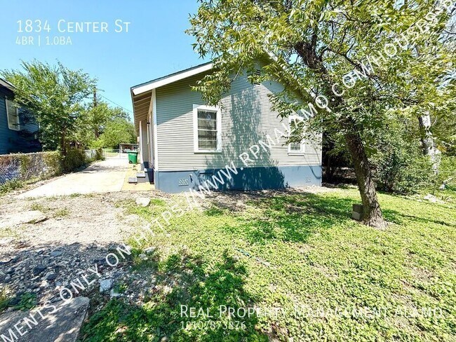 Building Photo - 1834 Center St