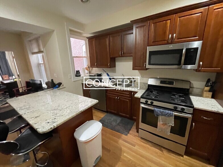 Building Photo - 1029 Tremont St