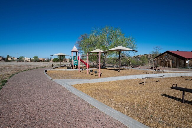 Building Photo - Absolute Gem in Pueblo Alegre (Camino De Chelly)