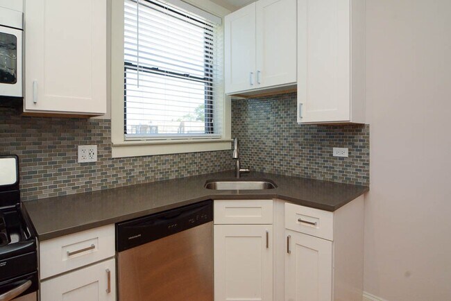 Building Photo - 2328 N Rockwell St