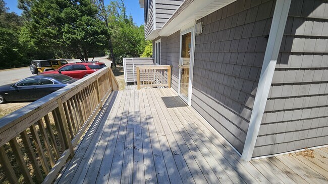 Building Photo - 102 W Windjammer Rd