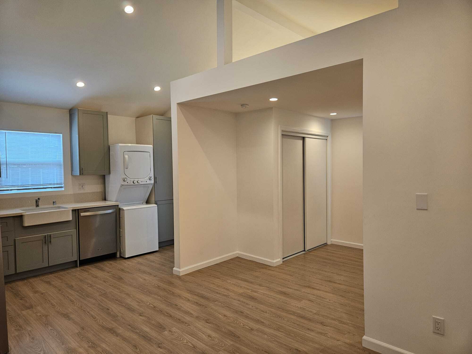 Building Photo - 3172 1/2 Farnsworth Ave