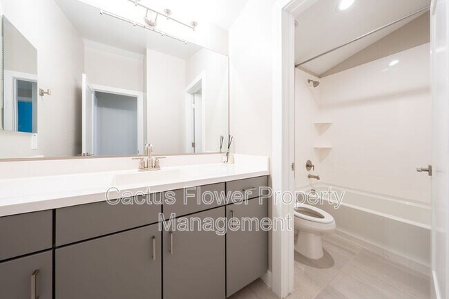 Building Photo - 3130 E Alicia Dr