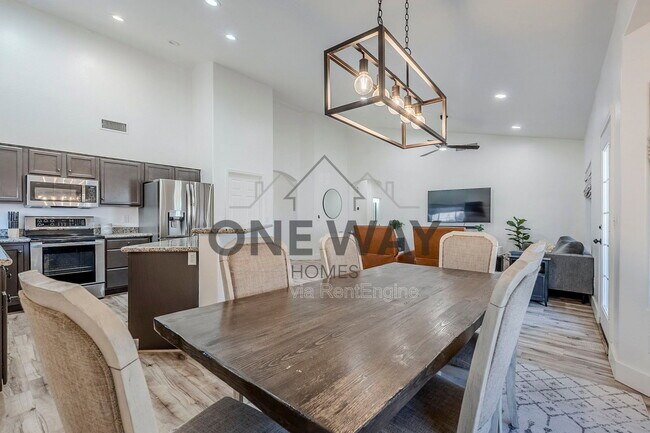 Building Photo - 760 N Swan Dr