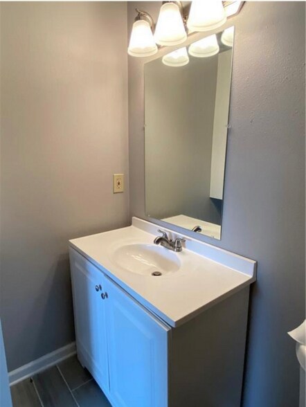 Building Photo - 2814 Pakenham Dr