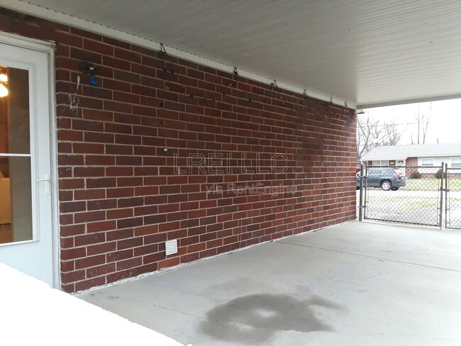 Building Photo - 8602 Gary Wy