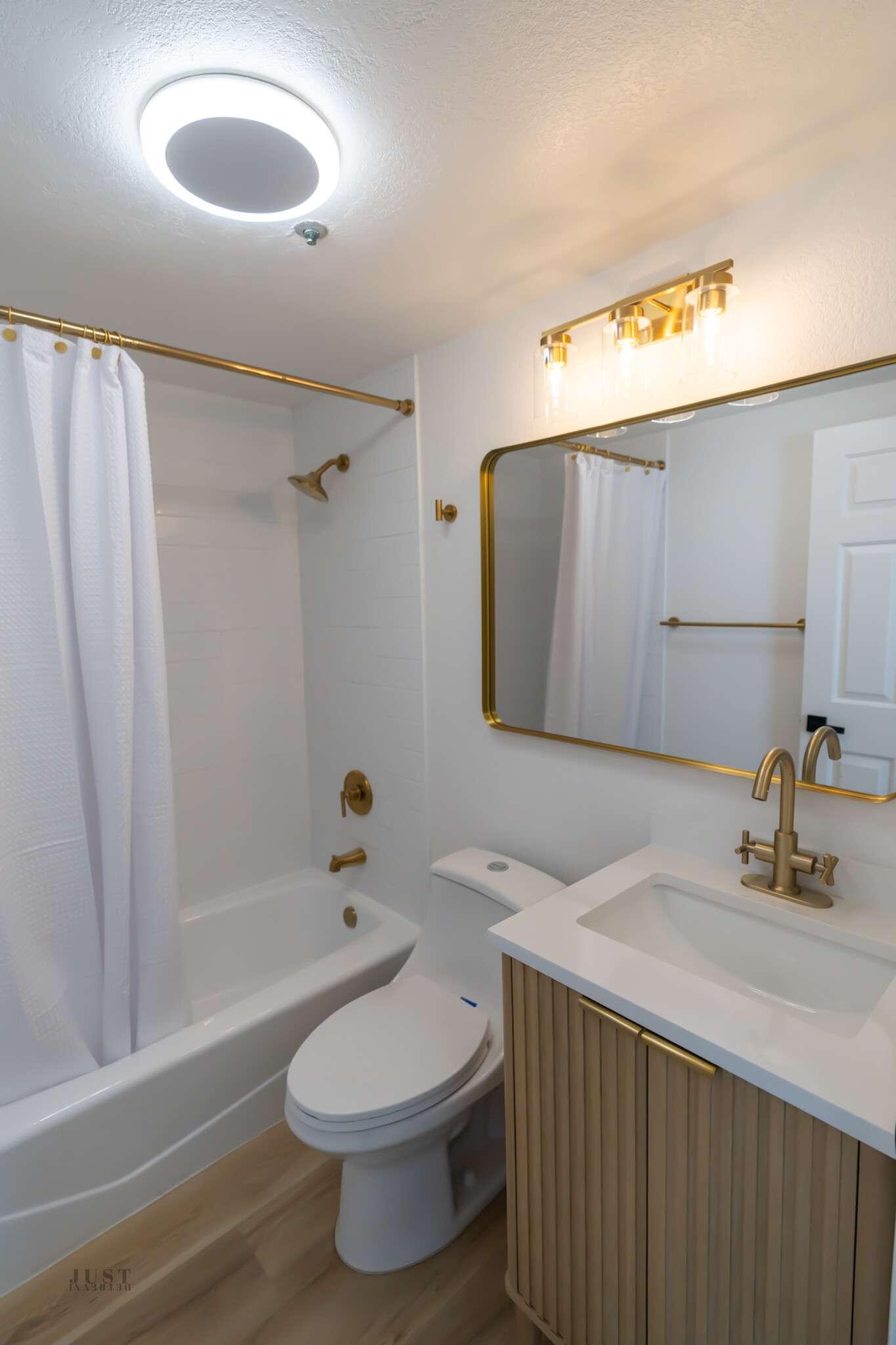 Second full bath - 907 5th
