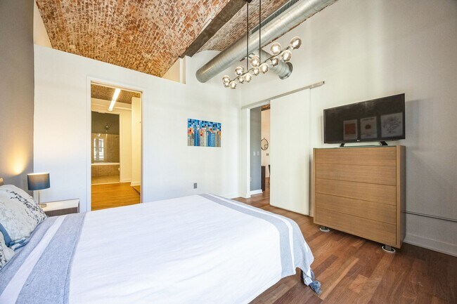 Building Photo - 105 S 12th St