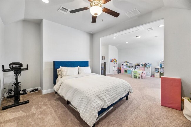 Building Photo - 304 Gulfton St