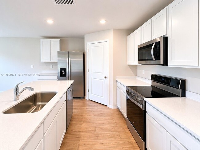 Building Photo - 544 Ilaria Ct