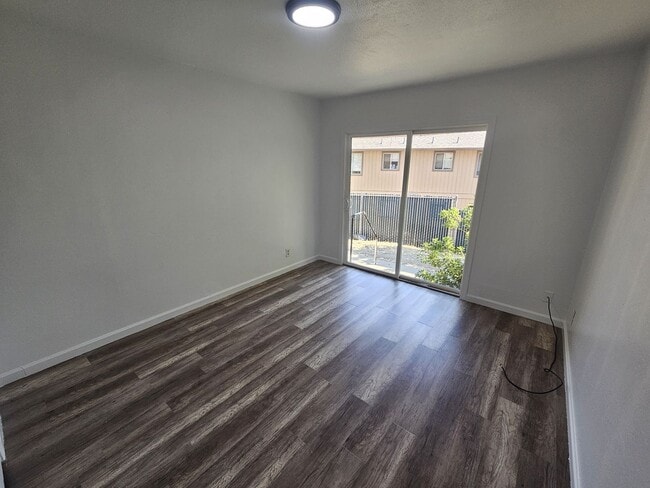 Building Photo - 2 Bedroom 1 Bath Apartment for Rent in Corning!