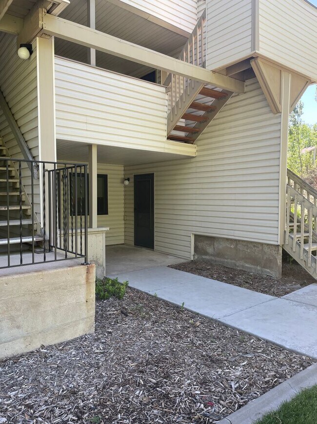 Building Photo - 1705 Heatheridge Rd