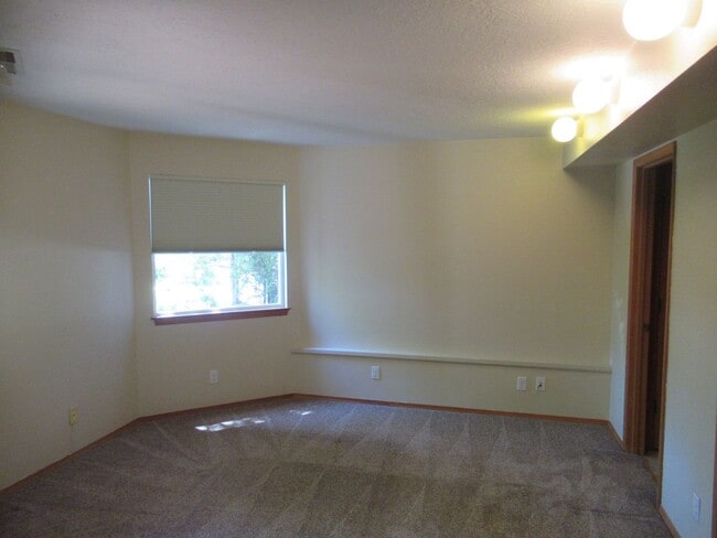 Building Photo - Split Level Two Bedroom Duplex